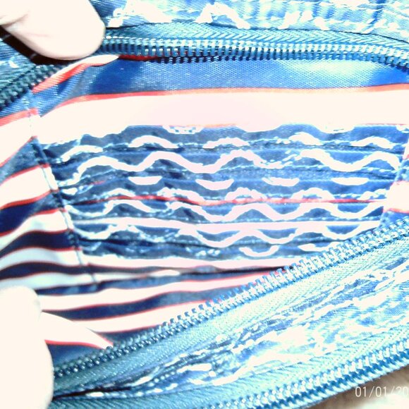 New (without tags) Lug Carousel Crossbody Convertible Handbag in Waves Navy - Picture 5 of 7